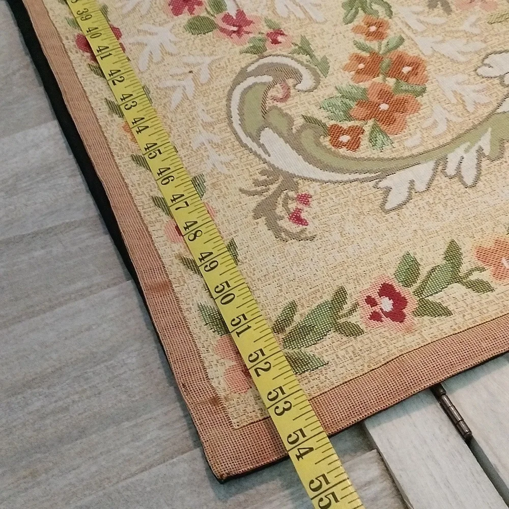 ⚜️ Vintage Floral Tapestry Wall Hanging